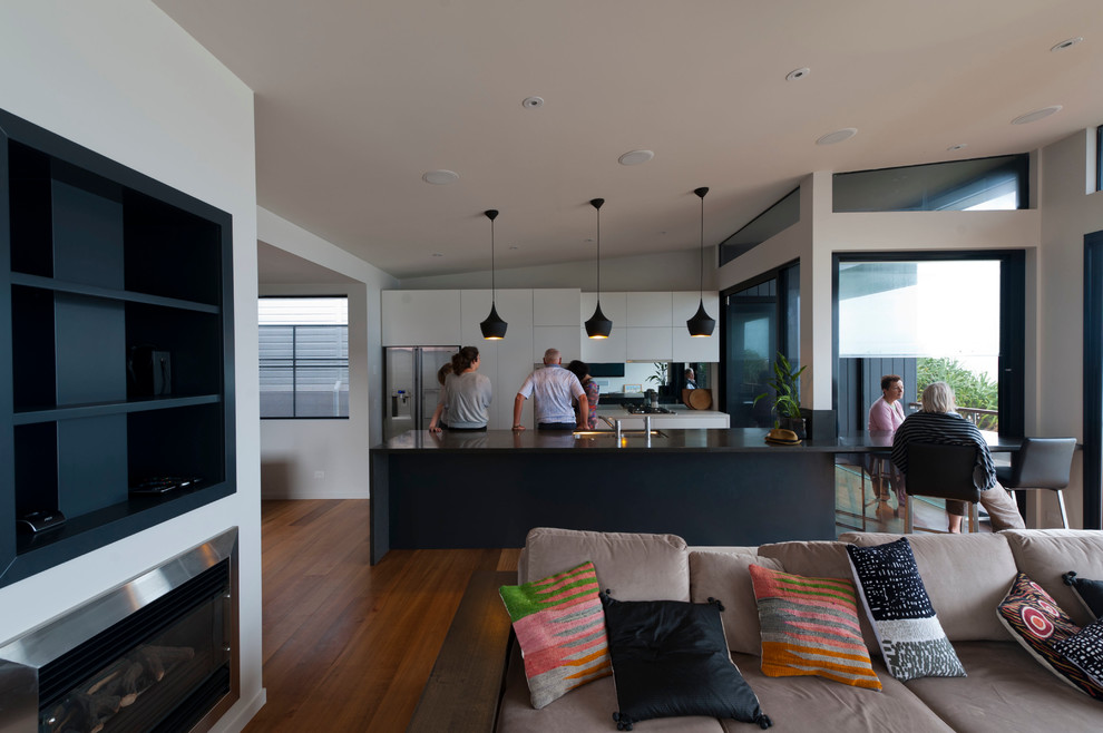 Inspiration for a contemporary kitchen in Gold Coast - Tweed.