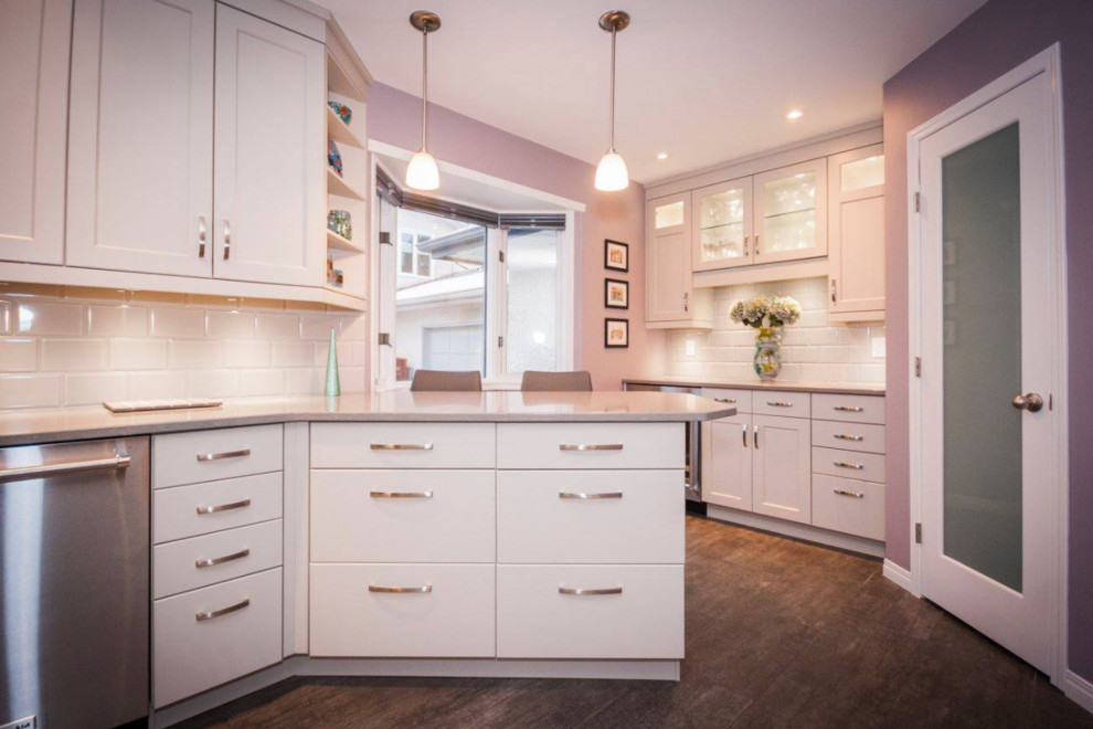 Kitchen - transitional kitchen idea