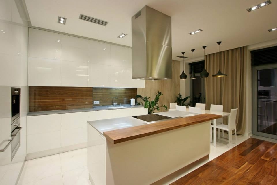 Design ideas for a mid-sized l-shaped open plan kitchen in Miami with an integrated sink, flat-panel cabinets, white cabinets, stainless steel benchtops, multi-coloured splashback, stainless steel appliances, marble floors and with island.