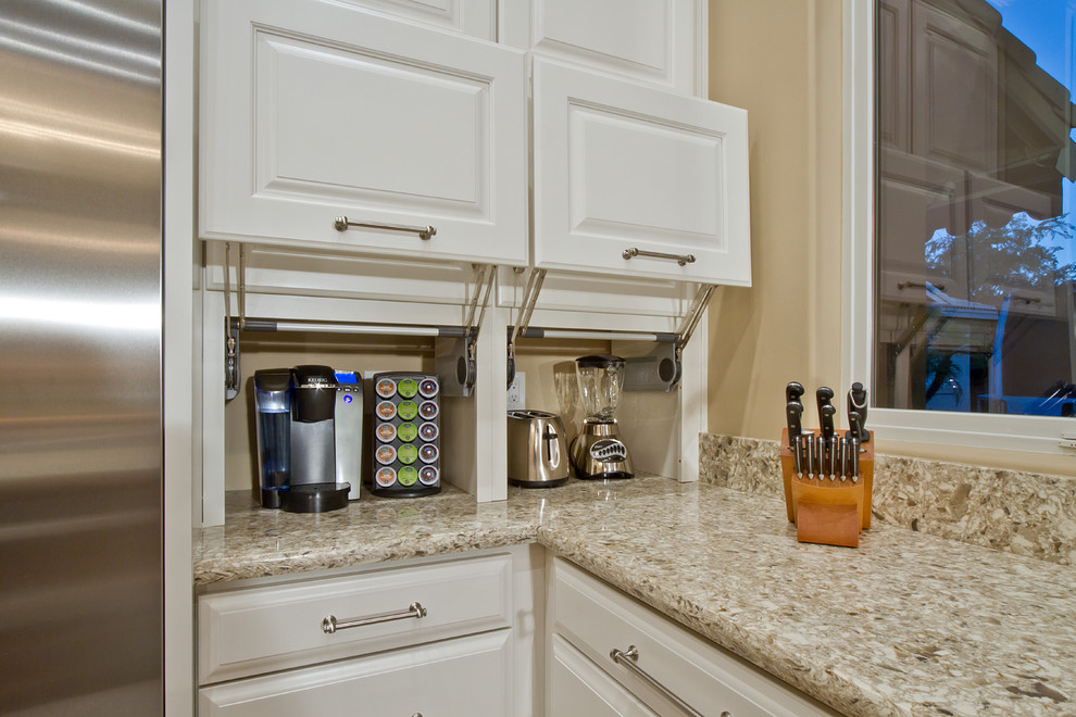 Transitional kitchen photo in Phoenix