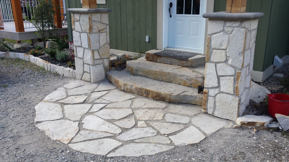 Home design - rustic home design idea in Montreal