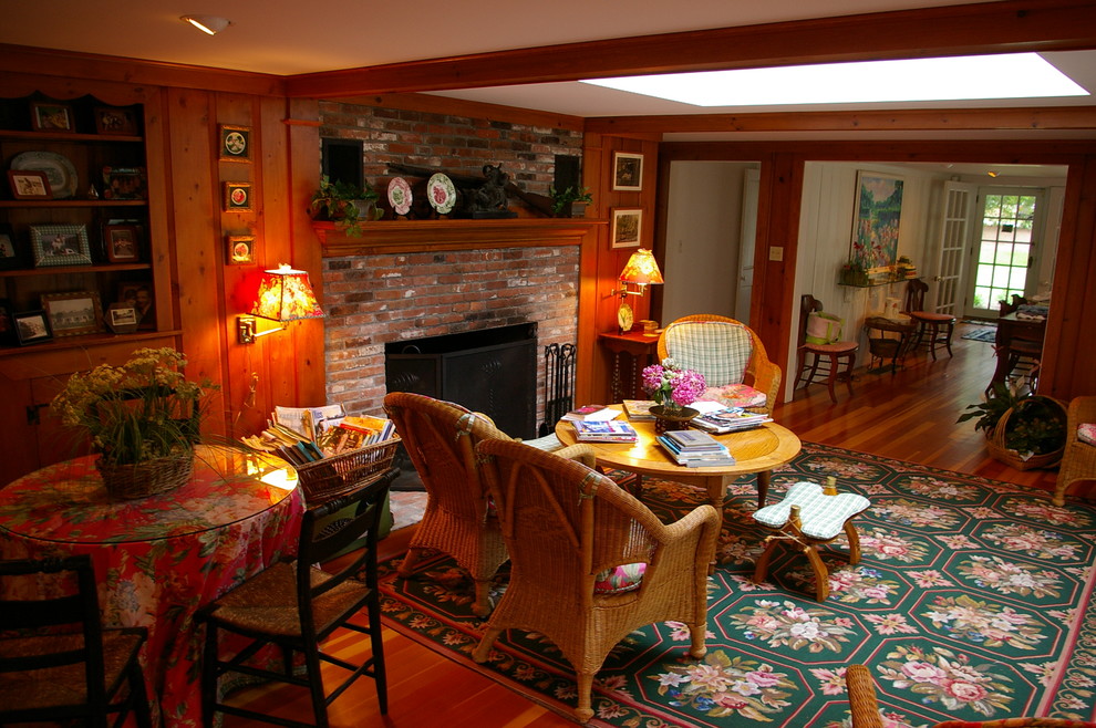 Photo of a traditional family room in Boston.