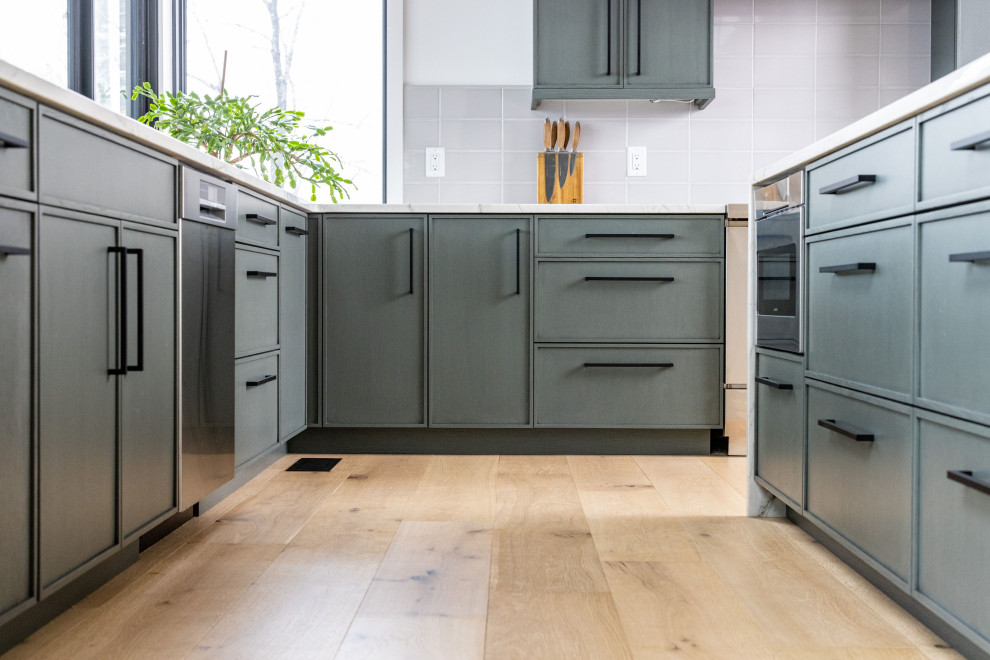 Kitchen - transitional kitchen idea