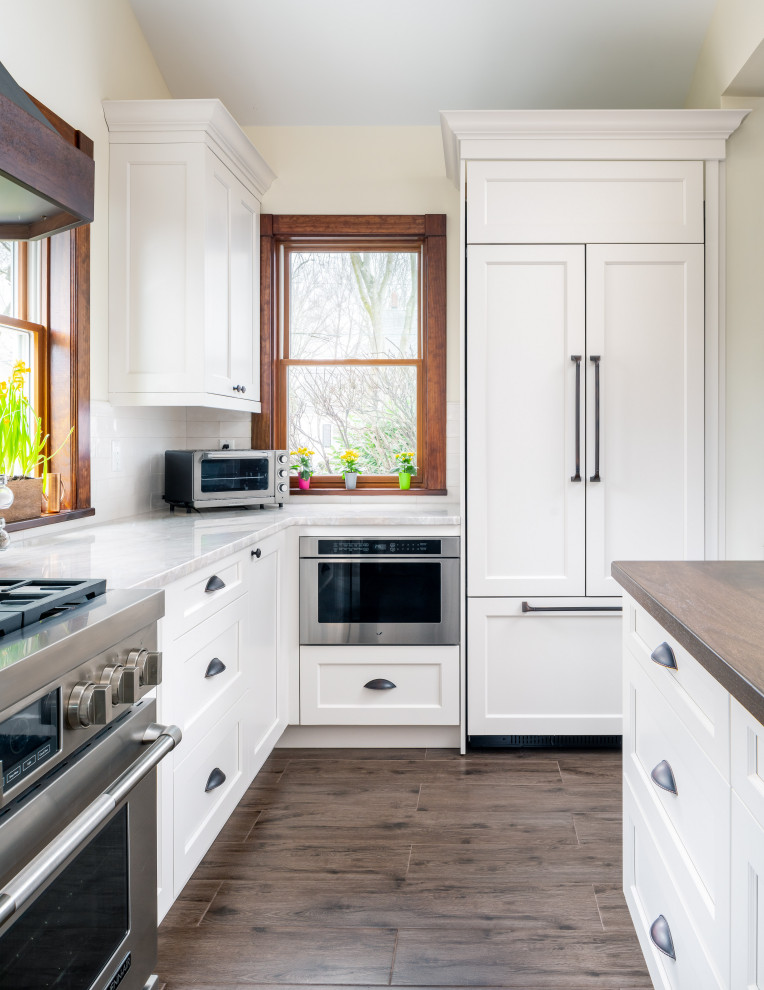 Kitchen - transitional kitchen idea in Newark