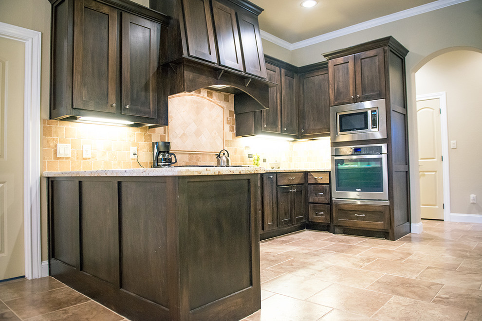 Kitchen - modern kitchen idea in Austin