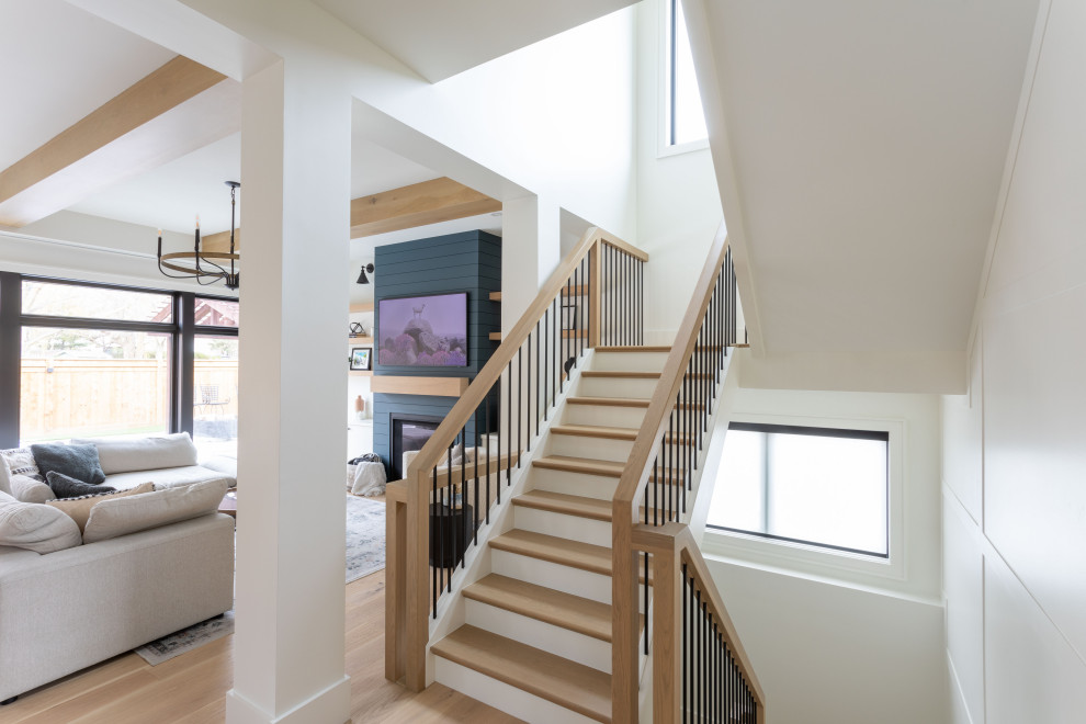 Transitional staircase photo in Toronto