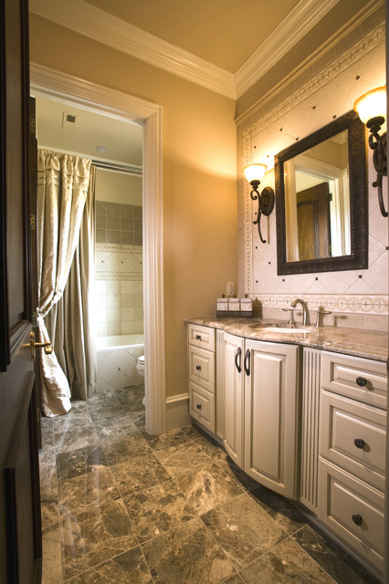 Dramatic Interiors mediterran-badezimmer