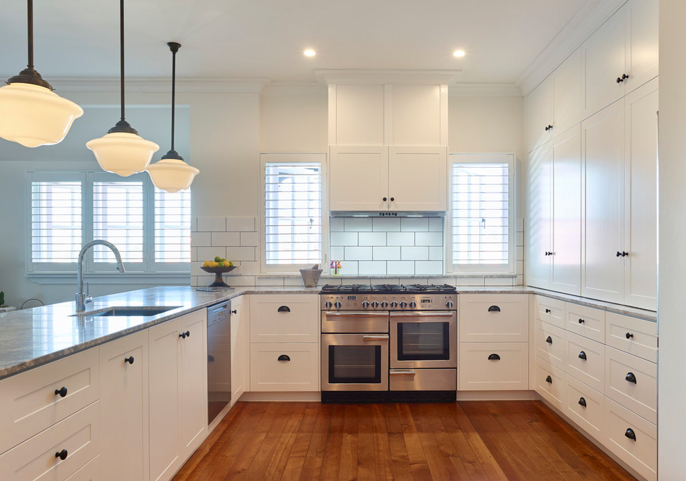 Inspiration for a traditional kitchen in Brisbane.