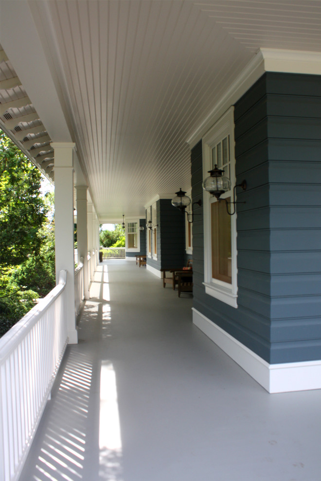 Inspiration for a traditional verandah in Grand Rapids.