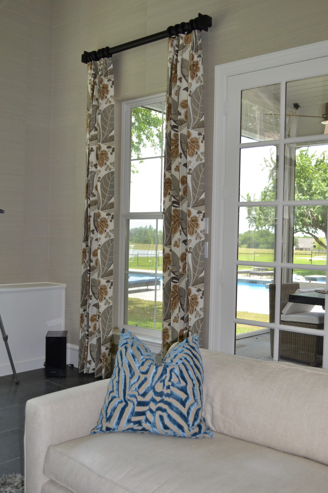 Home design - transitional home design idea in Dallas