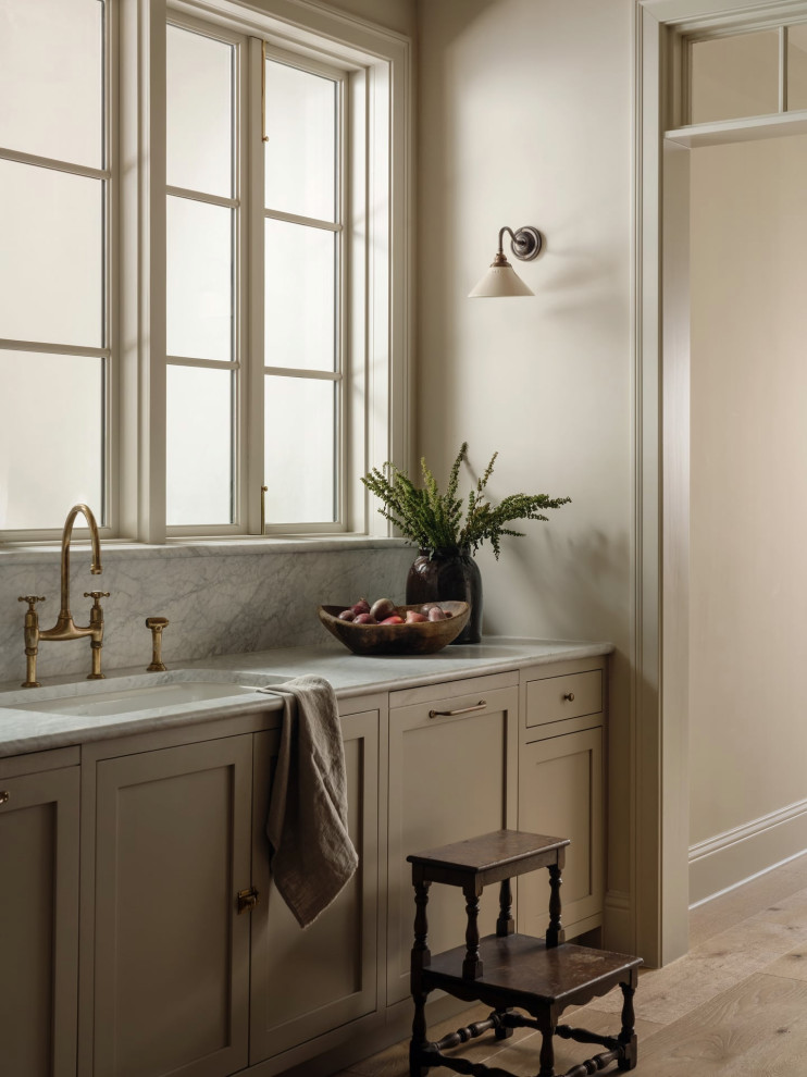 Transitional kitchen photo in Austin