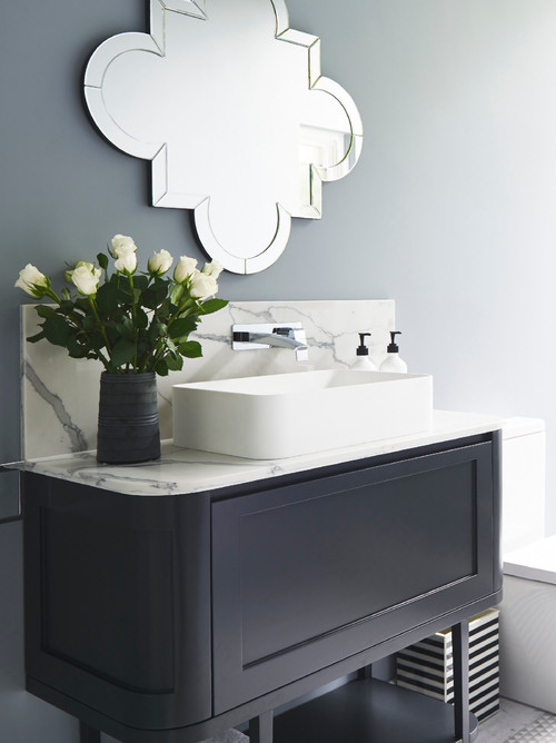 art deco bathroom with mirror