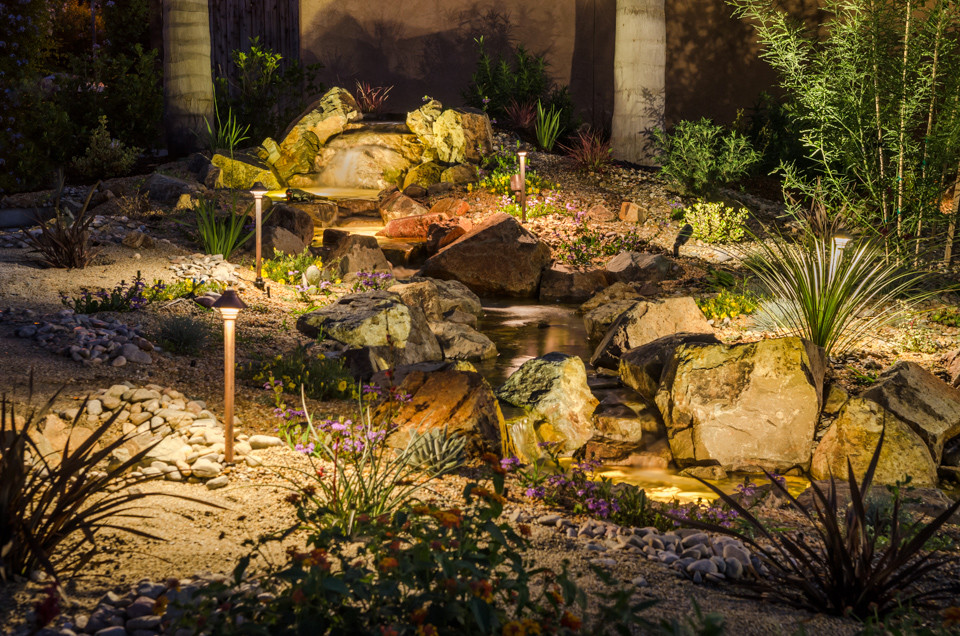 Design ideas for a mid-sized front yard full sun garden in San Diego with a water feature.