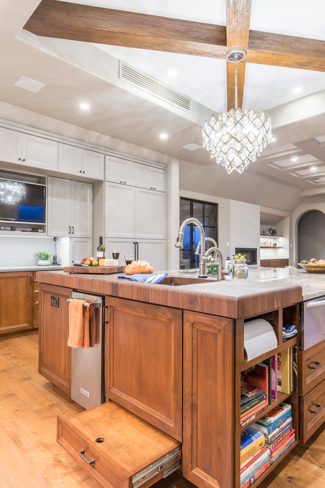 Kitchen - transitional kitchen idea in Austin