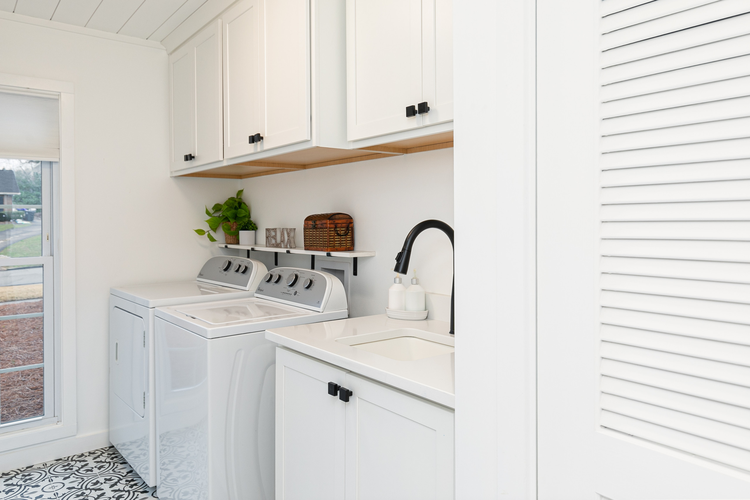 Laundry Room Reno