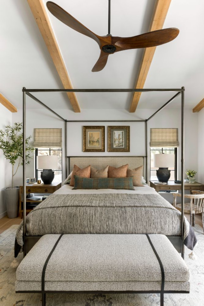 На фото: хозяйская спальня среднего размера в современном стиле с белыми стенами и паркетным полом среднего тона без камина