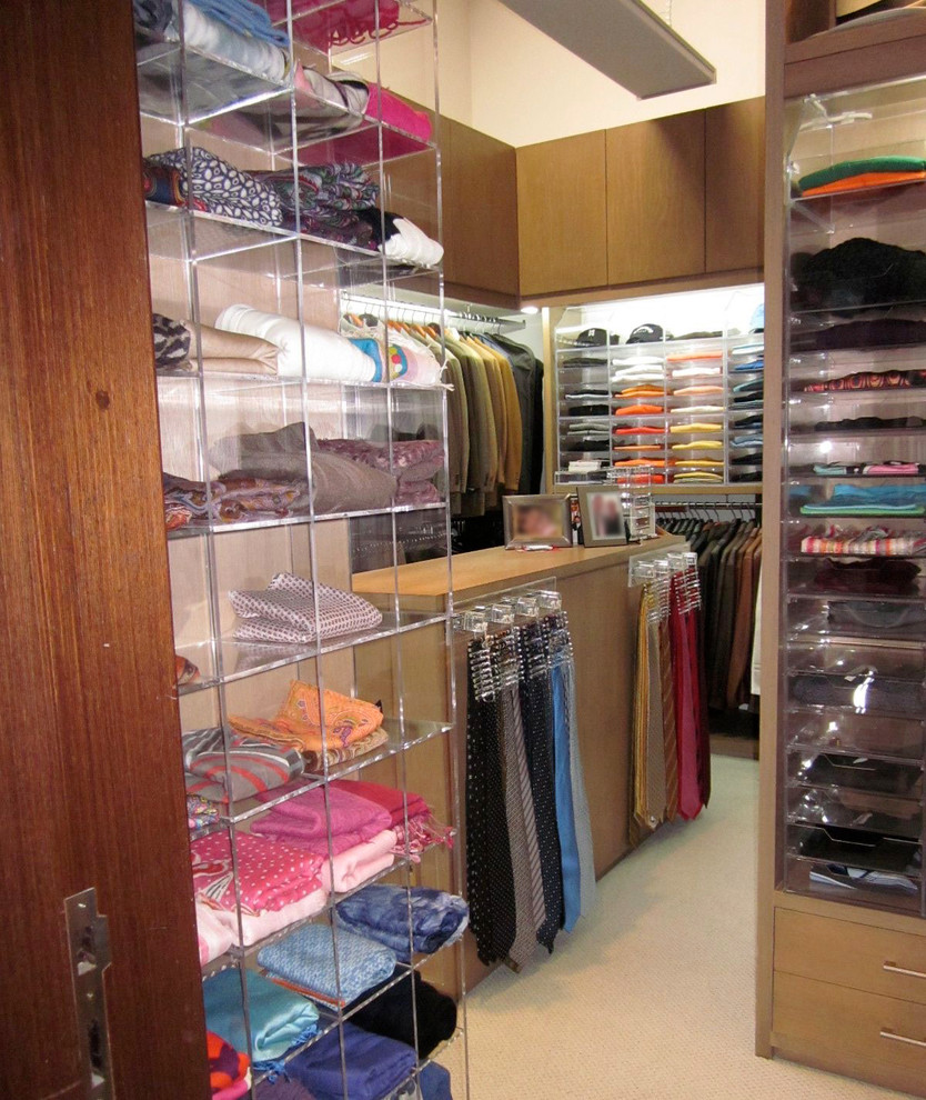 Photo of a contemporary storage and wardrobe in Mexico City.