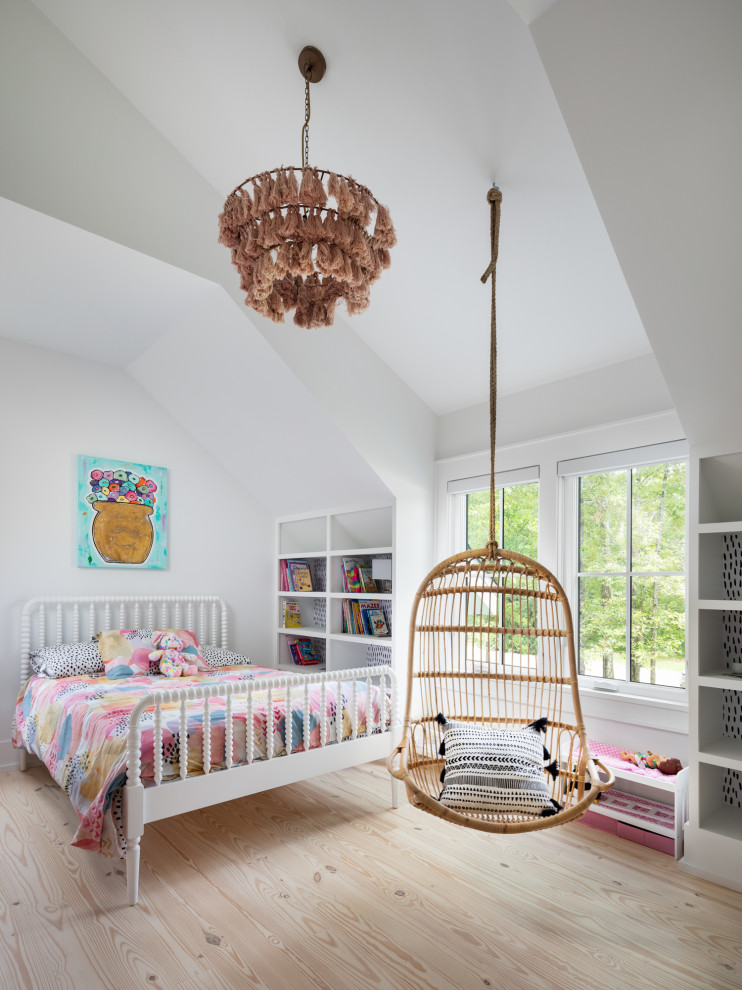 Mid-sized country kids' bedroom in New Orleans with white walls, light hardwood floors, brown floor and vaulted for kids 4-10 years old and girls.
