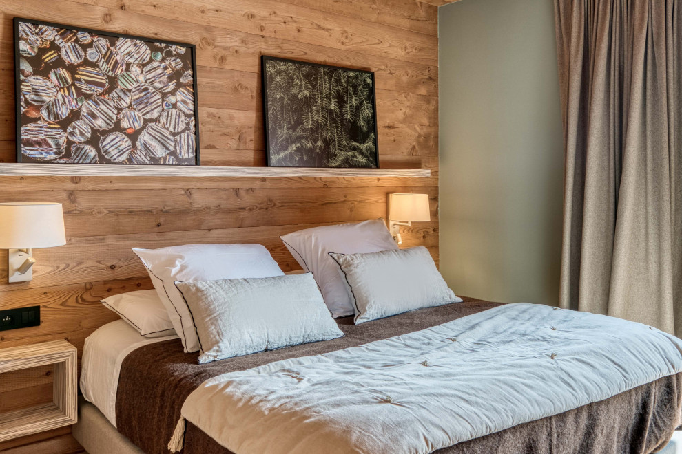Inspiration for a rustic bedroom remodel in Lyon