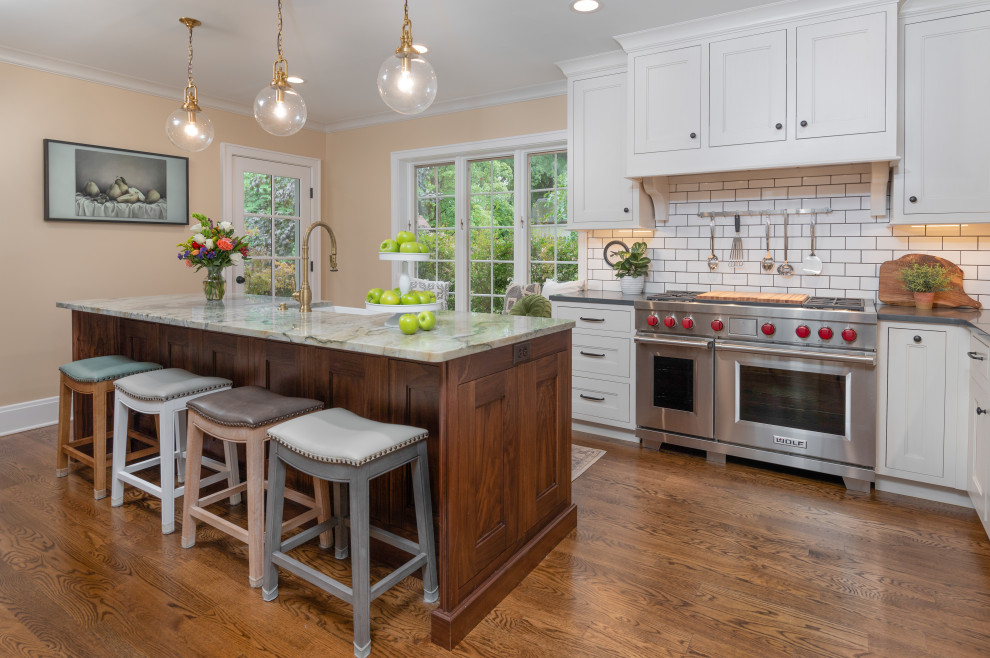 Kitchen - cottage kitchen idea in Cincinnati
