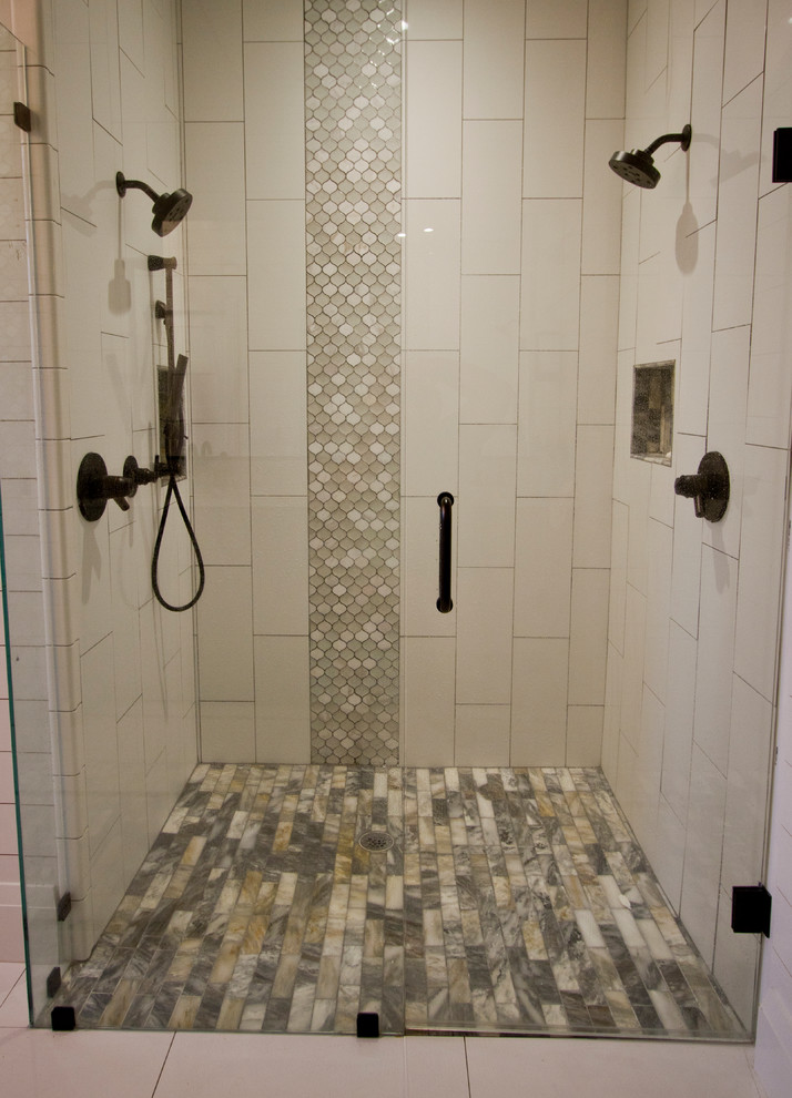 Photo of a transitional bathroom in Orlando.