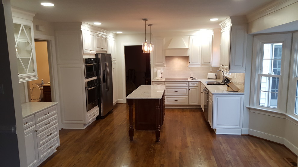 Inspiration for a transitional kitchen remodel in Richmond