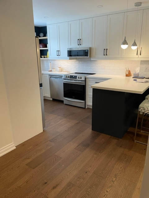 Lakeshore kitchen in Oakville townhouse