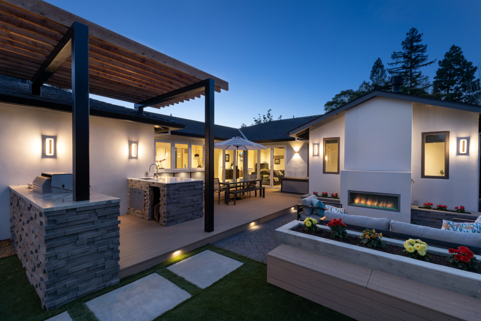 Inspiration for a mid-sized contemporary backyard and ground level deck in San Francisco with an outdoor kitchen and a pergola.