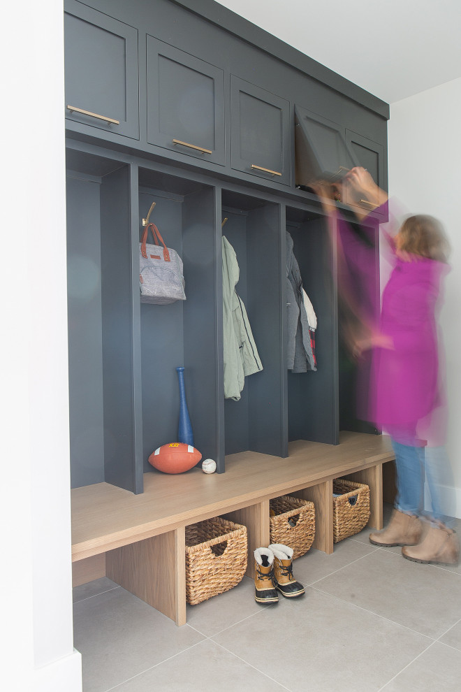 Example of a transitional home design design in Chicago