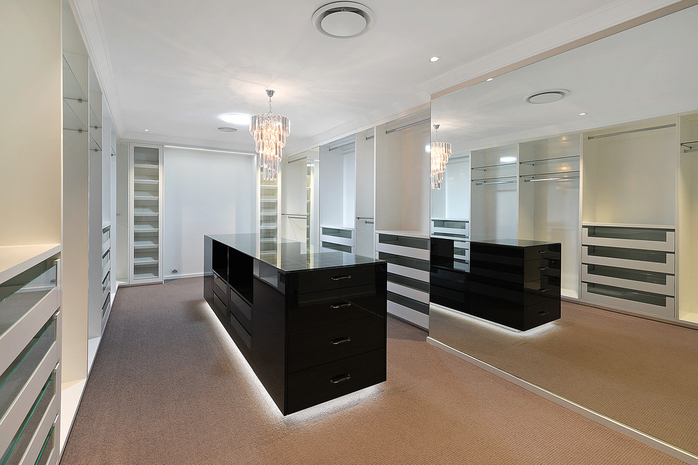 Design ideas for a contemporary storage and wardrobe in Gold Coast - Tweed.
