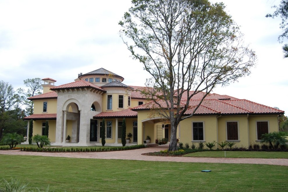 Example of an eclectic home design design in Jacksonville