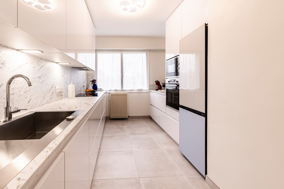 This is an example of a small contemporary kitchen in Angers.