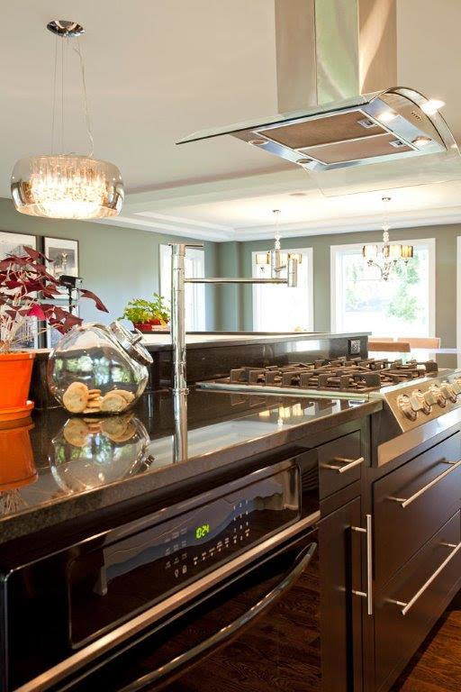Kitchen - transitional kitchen idea in Minneapolis
