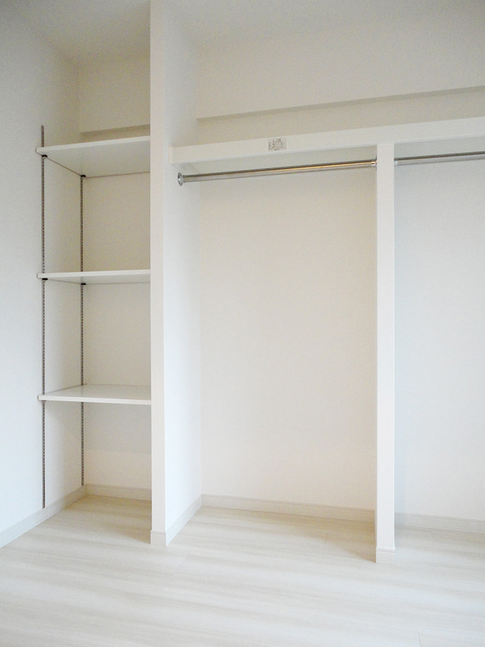 Design ideas for a walk-in wardrobe in Tokyo with plywood floors and beige floor.