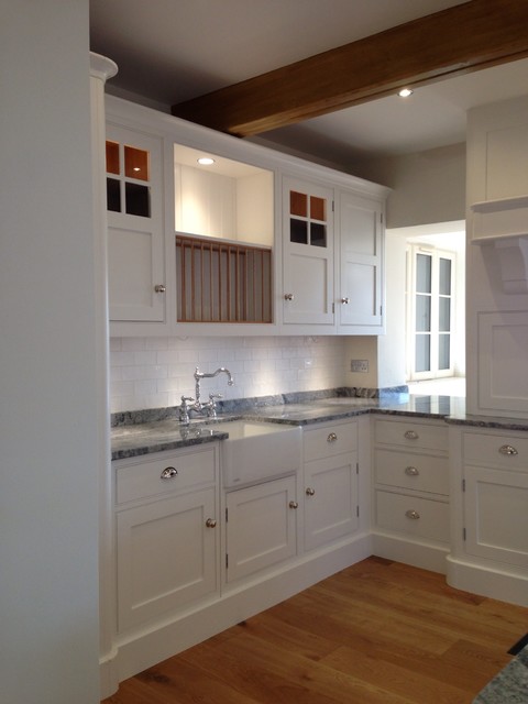 Inframe shaker 70 with external plinth traditional-kitchen