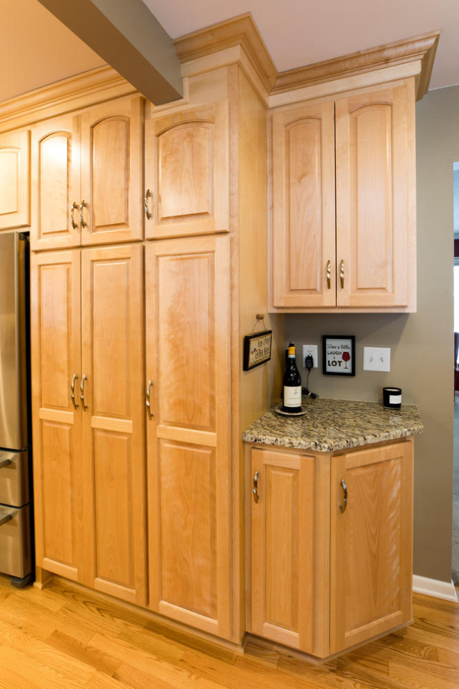 Kitchen - kitchen idea in Minneapolis