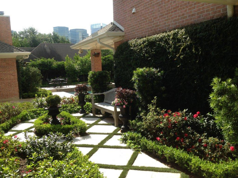 River Oaks- English Garden