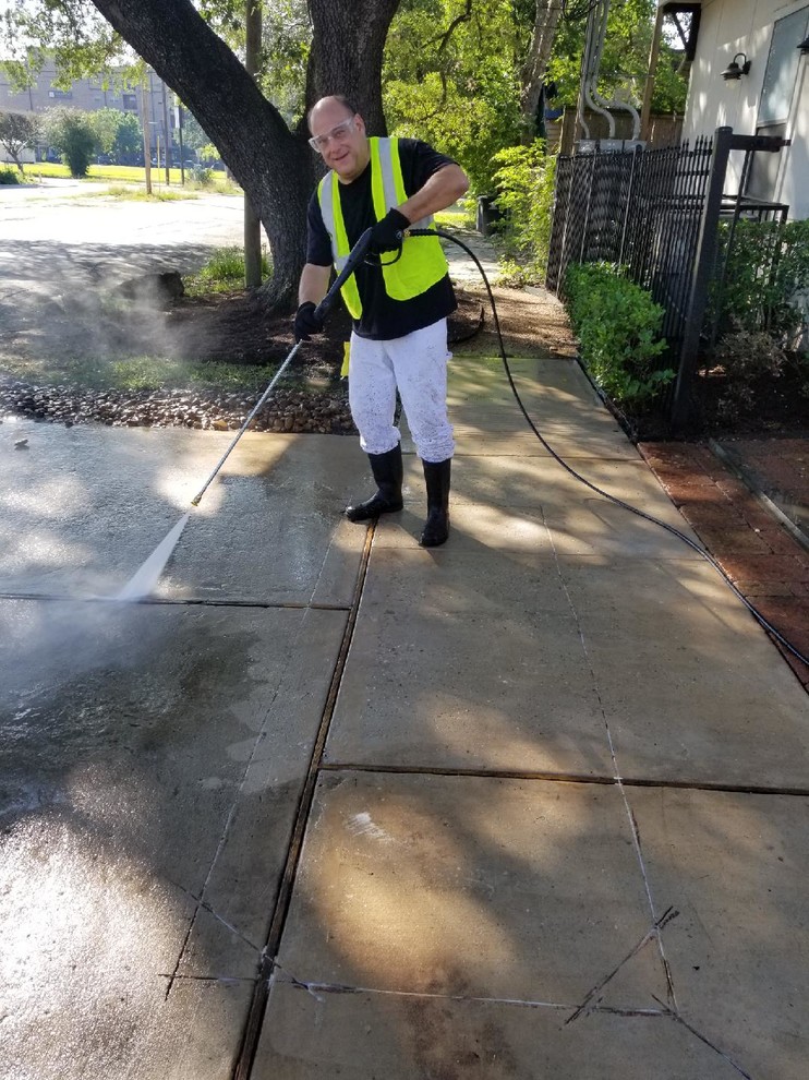 Pressure Wash 3500sf Common Areas - Pavers & Concrete