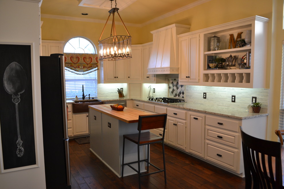 Warm Transitional Kitchen Transitional Kitchen Dallas by Mizell