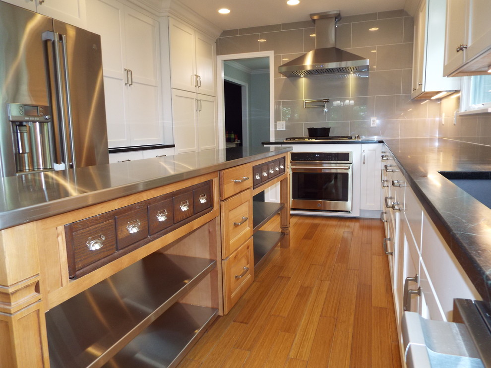 Kitchen - transitional kitchen idea in Cincinnati