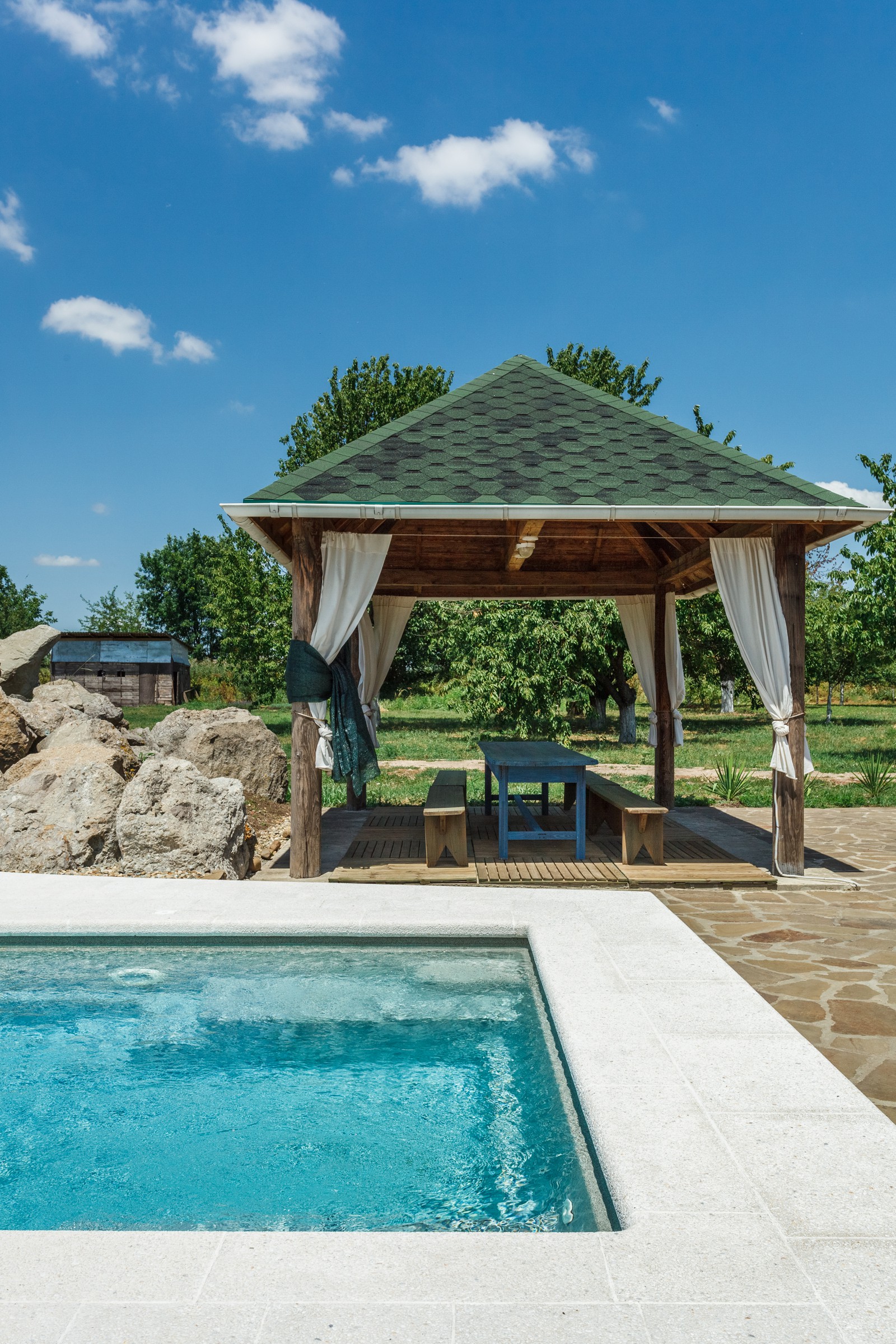 Бассейн в пригороде Краснодара