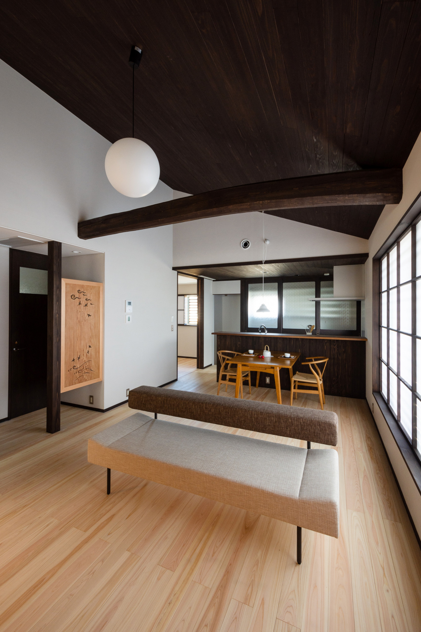 リビング 黒い天井 のインテリア実例画像 21年9月 Houzz ハウズ