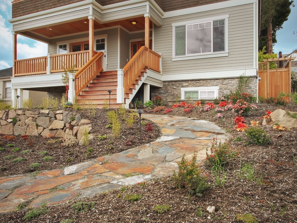 Photo of an arts and crafts front yard xeriscape in Seattle with natural stone pavers.