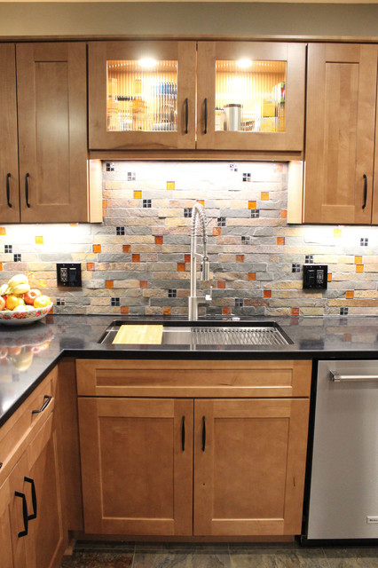 Waypoint Maple Spice Kitchen Cabinets W Fire Ice Brick Mosaic