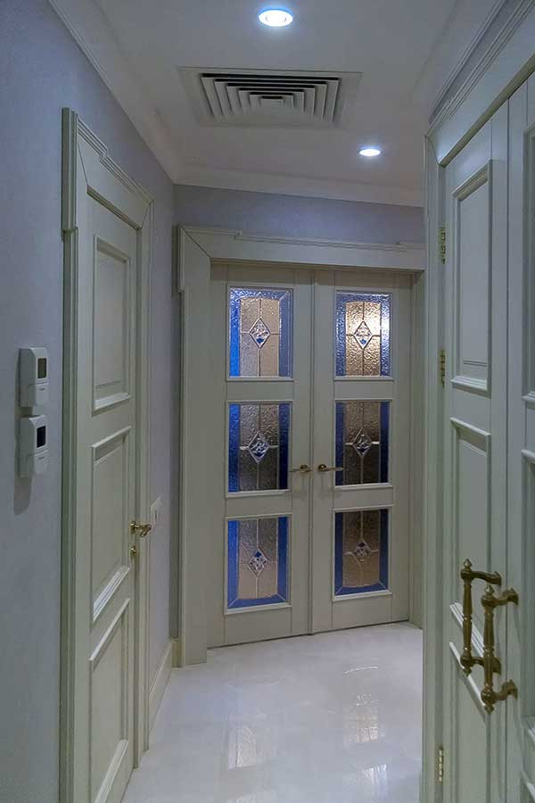 Окрашенные двери