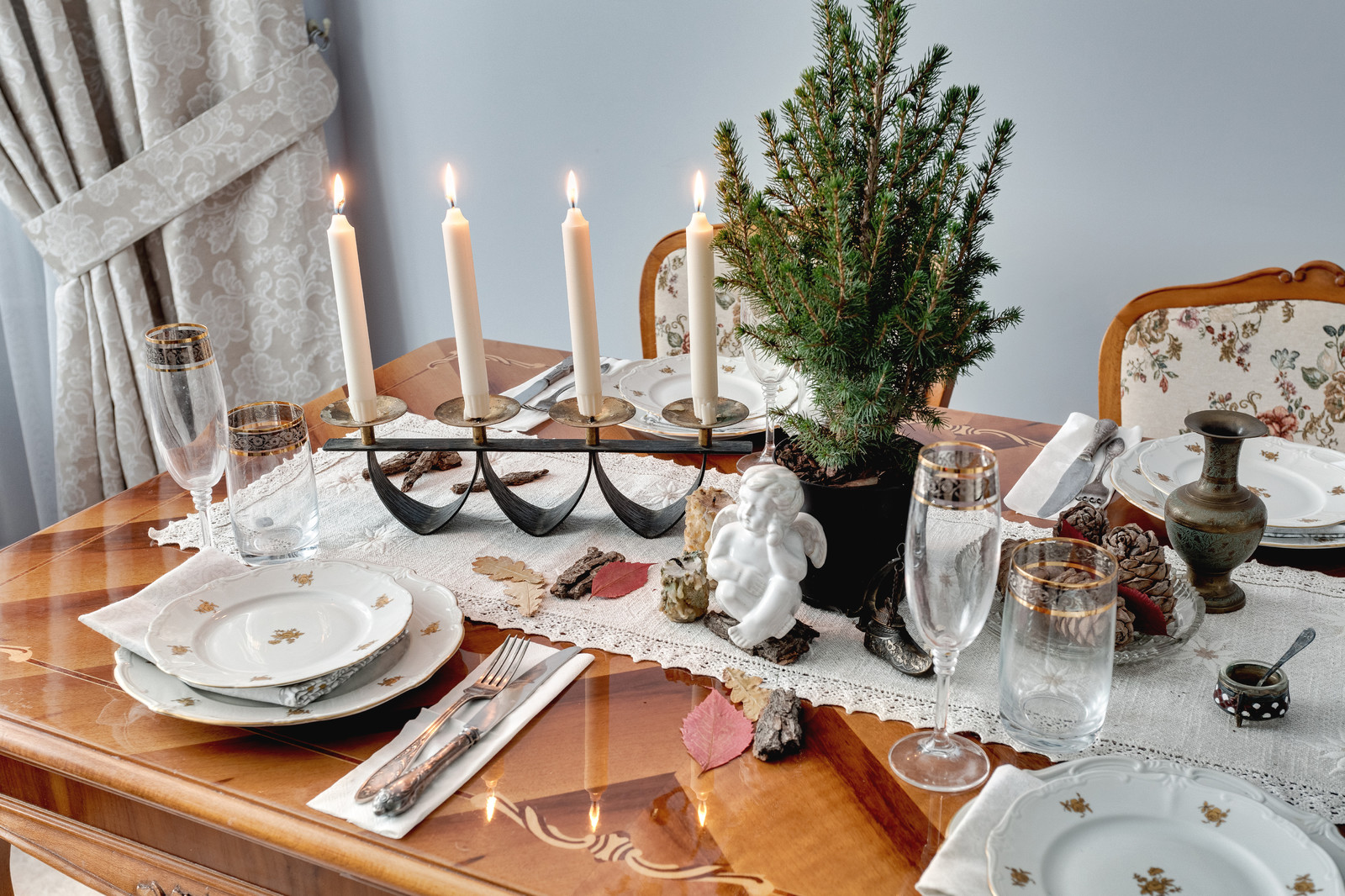 Кухня с лавандовыми стенами