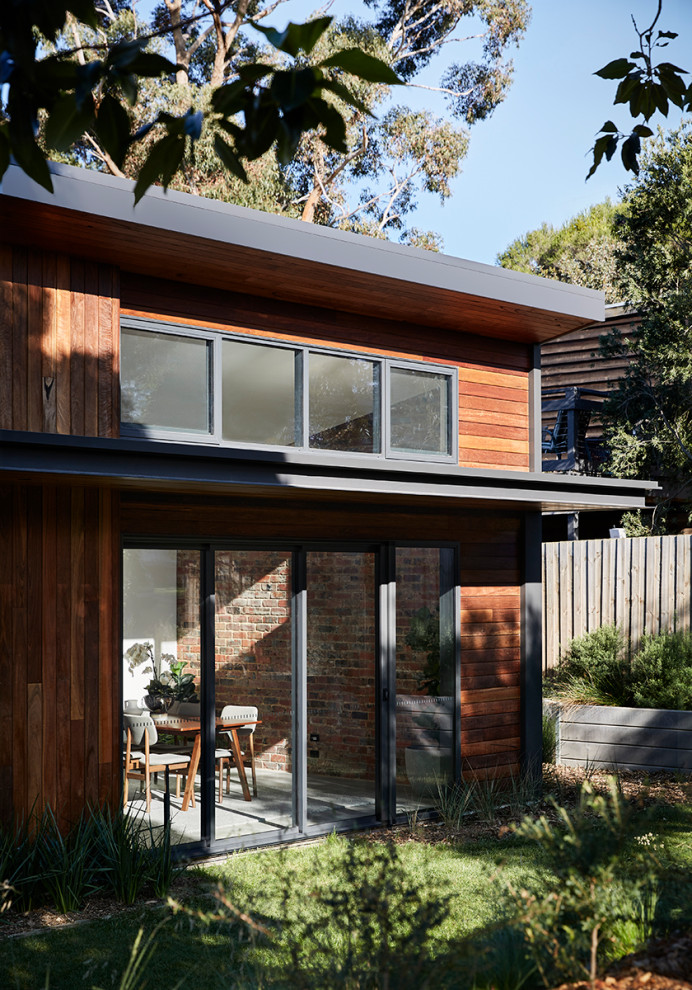 Example of a mid-sized trendy home design design in Melbourne