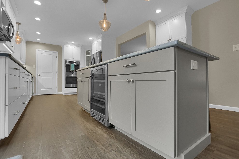 Kitchen - transitional kitchen idea