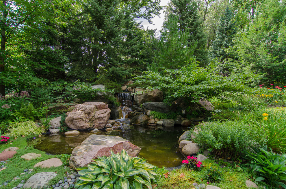 Photo of an asian garden in Minneapolis with a water feature.