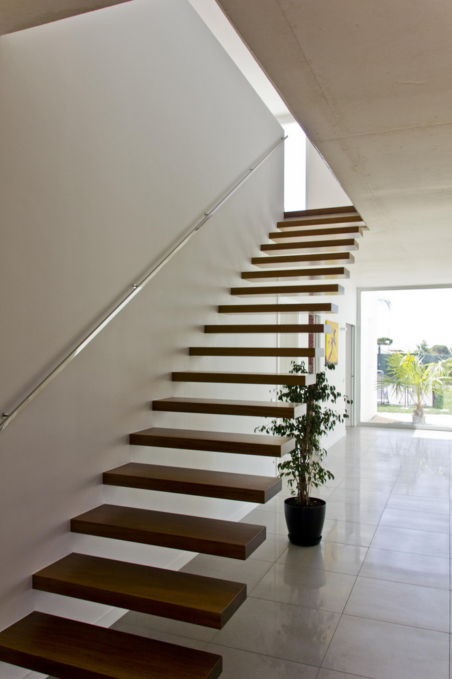 Inspiration for a modern staircase in Valencia.